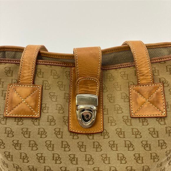 DOONEY & BOURKE TAN CANVAS SIGNATURE PRINT SHOULDER BAG ASIS - Picture 7 of 13